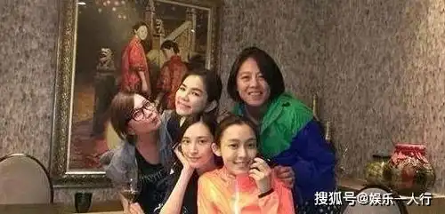 参观吴佩慈的家,如今退出娱乐圈当豪门媳妇,衣帽间全是奢侈品
