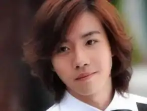 俞灏明32岁整容成功,皮肤干净无瑕疵,网友高颜值又回来了