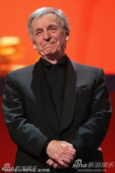 音乐盒首映礼斯塔尔获授终身成就奖奖杯
