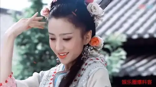 佟丽娅古装造型真是好看,一天参加节目跳跳舞挺好的
