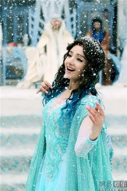 麦迪娜幻城迷妹形象引网友共鸣
