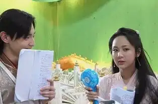 杨紫邓伦成cp可能性多大,理性分析,两人只适合做闺蜜
