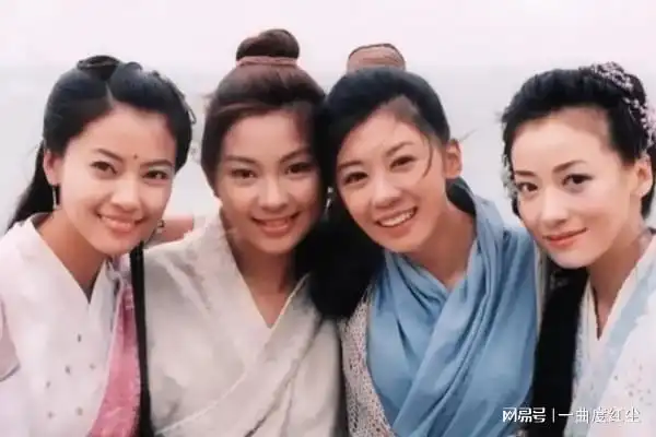 48岁女神贾静雯上浪姐4上班照曝光,网友惊叹她的气场