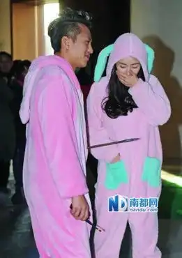 分手大师片场杨幂宽松外衣遮孕相
