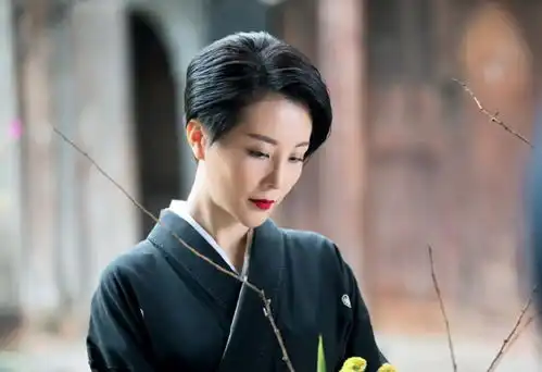 奇葩说高庆一宣布婚讯,发布结婚照片,还是双喜临门