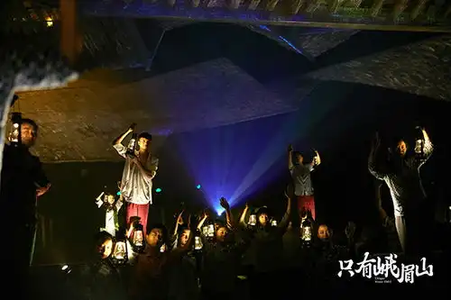 王潮歌云海漫游穿越浮生,峨眉山的一座戏剧幻城