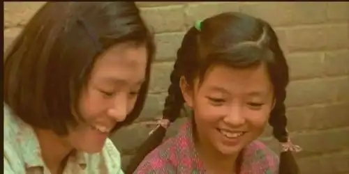 活着里的家珍,对福贵不离不弃,究竟是因为痴傻还是因为珍惜
