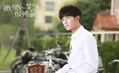 杨洋你是我的荣耀演技引争议,于途和肖奈到底有什么不同