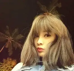 柳岩晒和家人一起拜年照网友送新年祝福