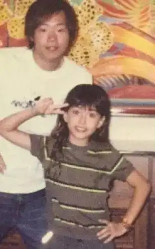 昆凌同晒儿子女儿照片,刚生孩子的她却活得像个18岁的少女
