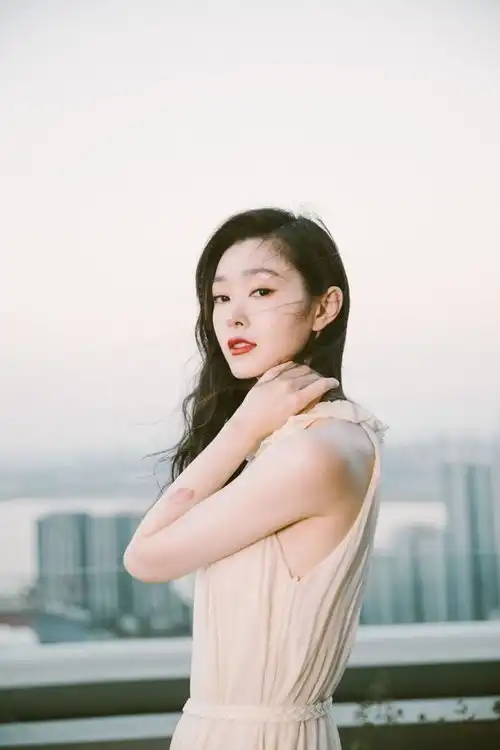 宋轶眼神温柔迷人造型飘逸又灵动