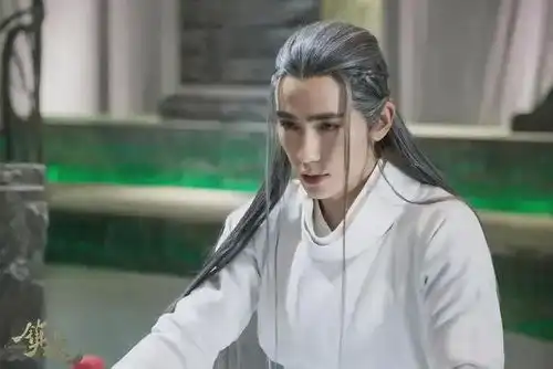 花期超短的3位男星,初见时芳心荡漾,再见时秃头老汉,认不出