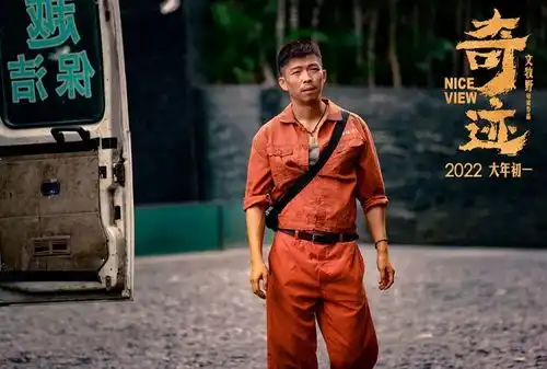 易烊千玺背后,站着中国最性感的男人
