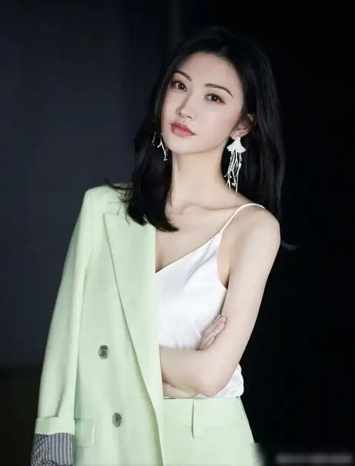 景甜童年照引围观,没想到小时候就这么可爱,网友表示从小美到大