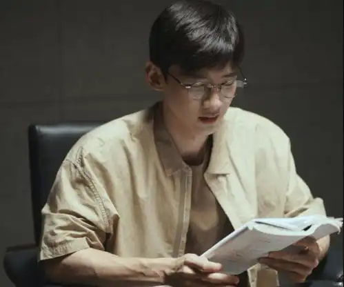 2021年,白敬亭很邢的影视作品,比他想珍藏却被粉丝调戏的照片精彩多了