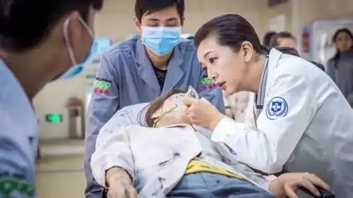 曹平专访黄金搭档再联手打造急诊科医生关照现实