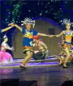 黄渤穿女装剧照流出露大腿太销魂网友疯狂点赞
