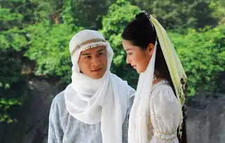 书剑恩仇录热播香香公主颖儿悬崖拍戏
