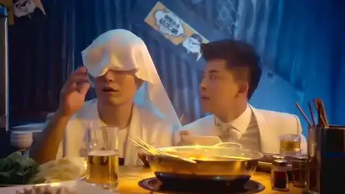 曾小贤偷走主角光环害吴邪重伤,张起灵暴怒追杀爱情公寓众人
