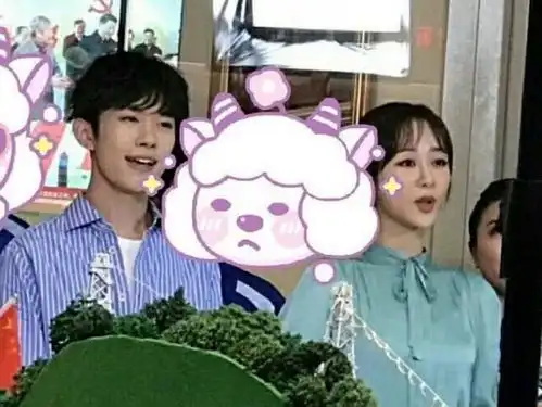 杨紫关晓彤与晒黑的易烊千玺同台,杨紫瘦很多却被网友嘲脸僵