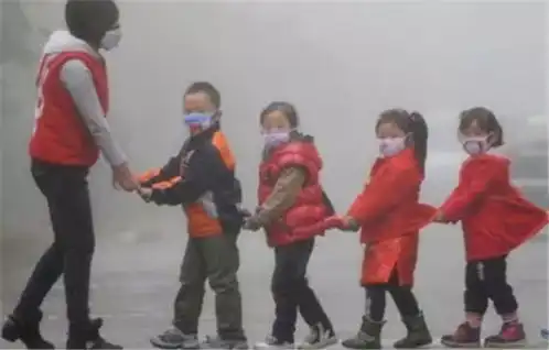 重污染天气入侵湖北多个工地全面停工,出门时这些事一定要注意
