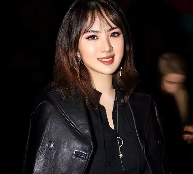 姚安娜曝猎冰后,给张颂文他们免费换手机被拒,原因超搞笑
