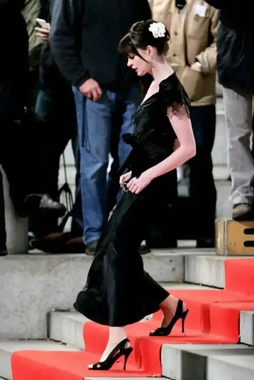 annehathaway安妮海瑟薇05年穿prada的女王片场花絮
