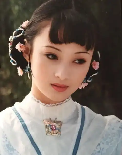 司藤的古风妆容挨夸了但对比20年前怎么样呢
