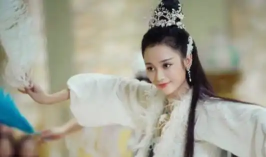 她是香蜜中旭凤的魔界妻子,而离开杨幂后却迅速走红
