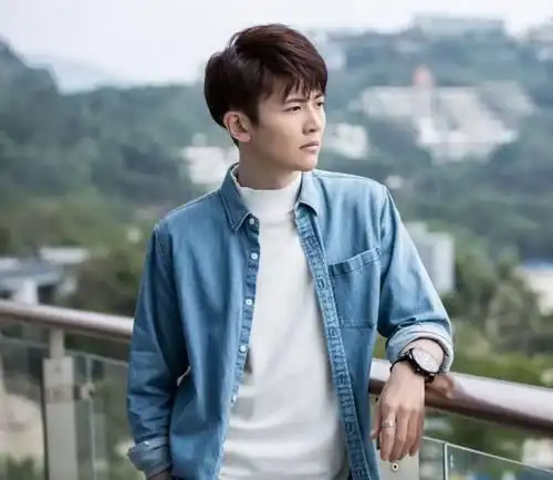 为演戏左耳失聪,10年龙套成就二皇子,刘端端太不容易了
