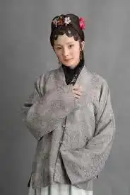 新红楼梦花钱培养演员贵族气住顶级酒店