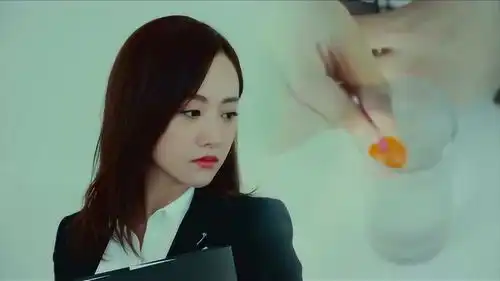 美人为馅陈离江突然间的举动让小白安静下来,乖乖听话