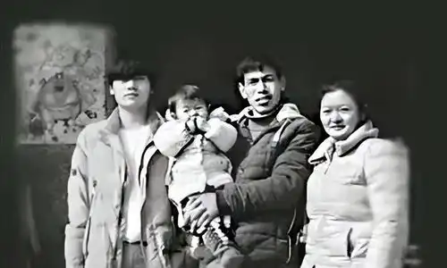 农民画家熊庆华蜗居画画20年,村里人骂他蠢才,一幅画卖130万
