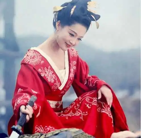 周冬雨身为影后稳居90第一小花宝座关晓彤要是发力也不是盖的
