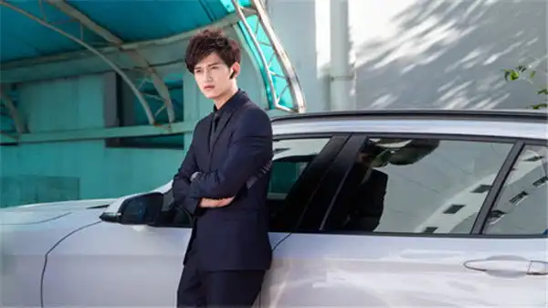 许开阳变身炫酷保镖马可暑期要霸屏
