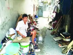武昌独身爹爹黑户43年捡破烂为生贫病交加
