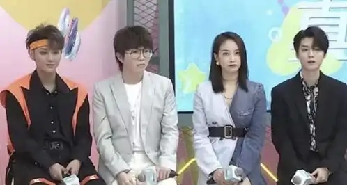 创3海报撞脸回家的诱惑,排版表情都神似,太土太绝了
