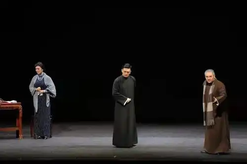 抖音神曲游山恋热议不断,戏腔抓耳但它不是戏曲
