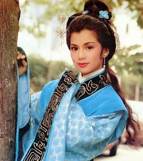 85年,翁美玲在寻呼台给汤镇业留16字遗言后,转身打开煤气阀门

