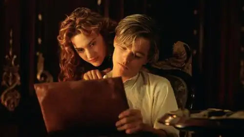 电影泰坦尼克号,女主将海蓝之心投入大海,就像她投入jack的怀抱
