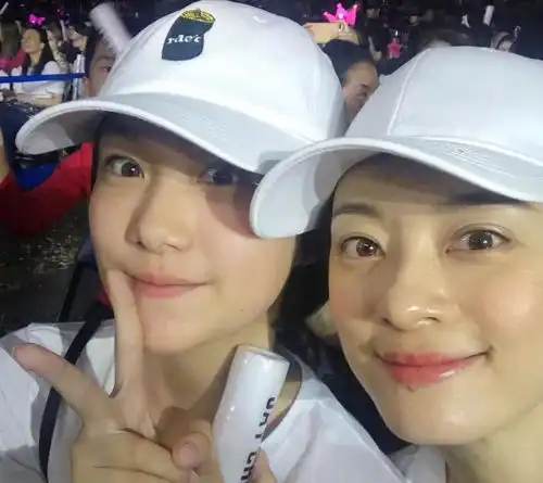 孙俪一家4口罕被拍,儿子帅气女儿可爱,夫妻俩因戏结缘已恩爱10年
