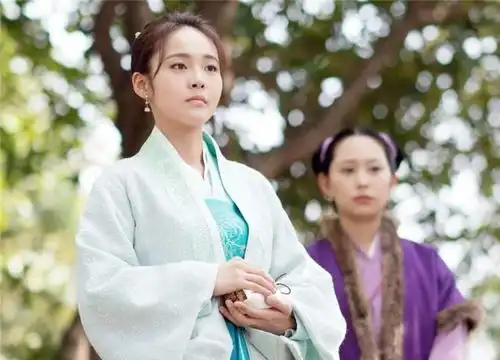 才女出上联洞中泉水流不尽,书生巧对下联,才女以身相许
