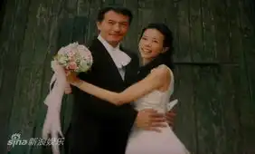万有引力探班戴立忍莫文蔚亲密剧照
