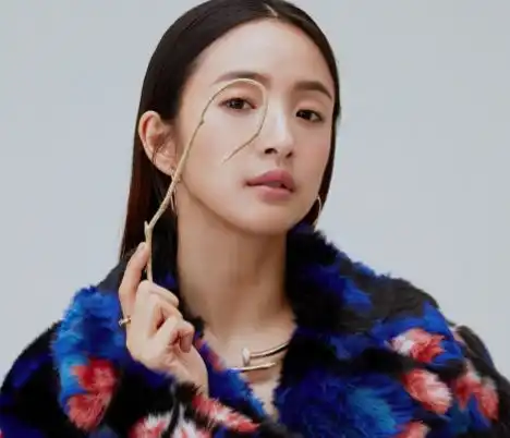 娱乐圈中的圆脸女星,赵丽颖可爱,谭松韵甜美,而她像初中生
