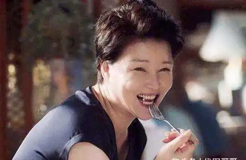 小舍得中的老戏骨,离婚后与女儿相依为命,如今63岁演技获赞