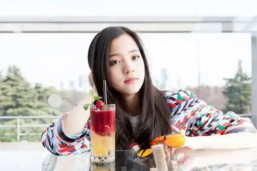 欧阳娜娜打断节目录制事件,网友想重录就重录,太不尊重人