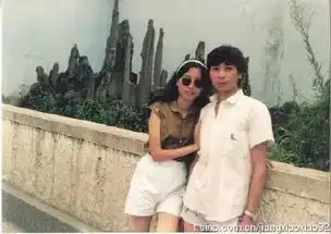 在上海,属于爸妈那一代的芳华每张照片都让人感慨
