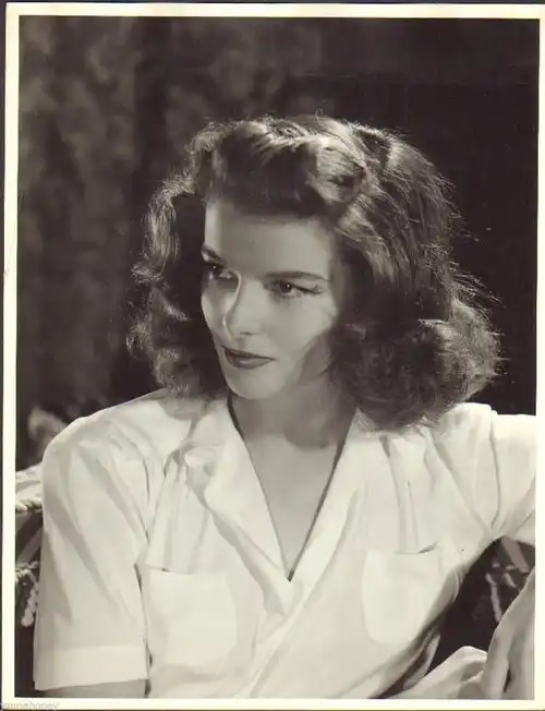 她是4届奥斯卡影后,做了27年小三,与原配和平共处,活了96岁