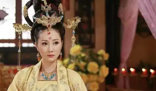 丫环侍寝当晚意外尿床,老宰相把她送去京城,36年后竟成皇太后