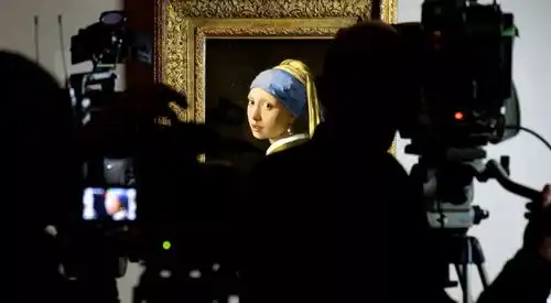 带孩子走近世界名画戴珍珠耳环的少女比蒙娜丽莎更神秘的女子
